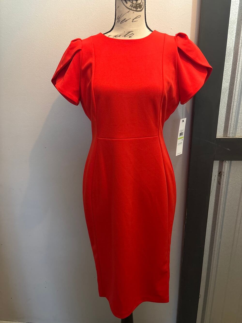 NWT- Tulip-Sleeve Sheath Knee-length Dress in red. Size 4.
